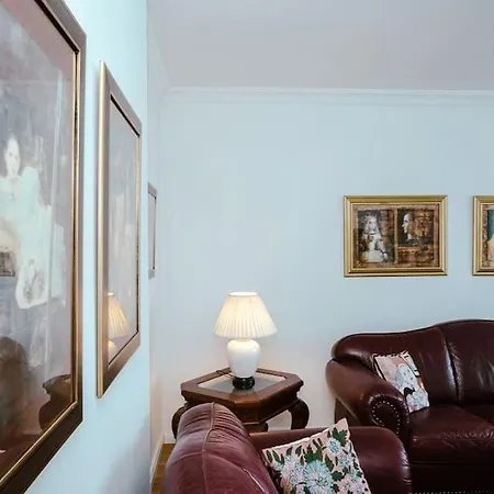 Spacious 2bdr Apt In Center